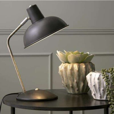 Lampe de Table en Métal Noir – Élégante et Moderne